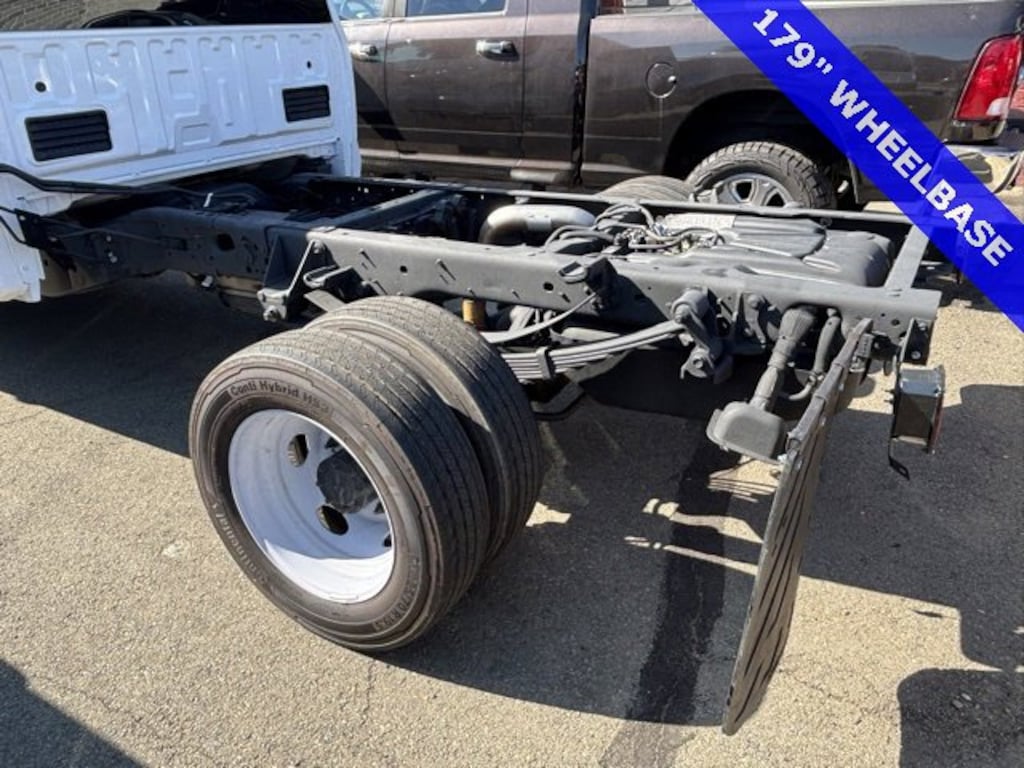 Used 2023 Ford F-450SD XLT CHASSIS Truck Crew Cab