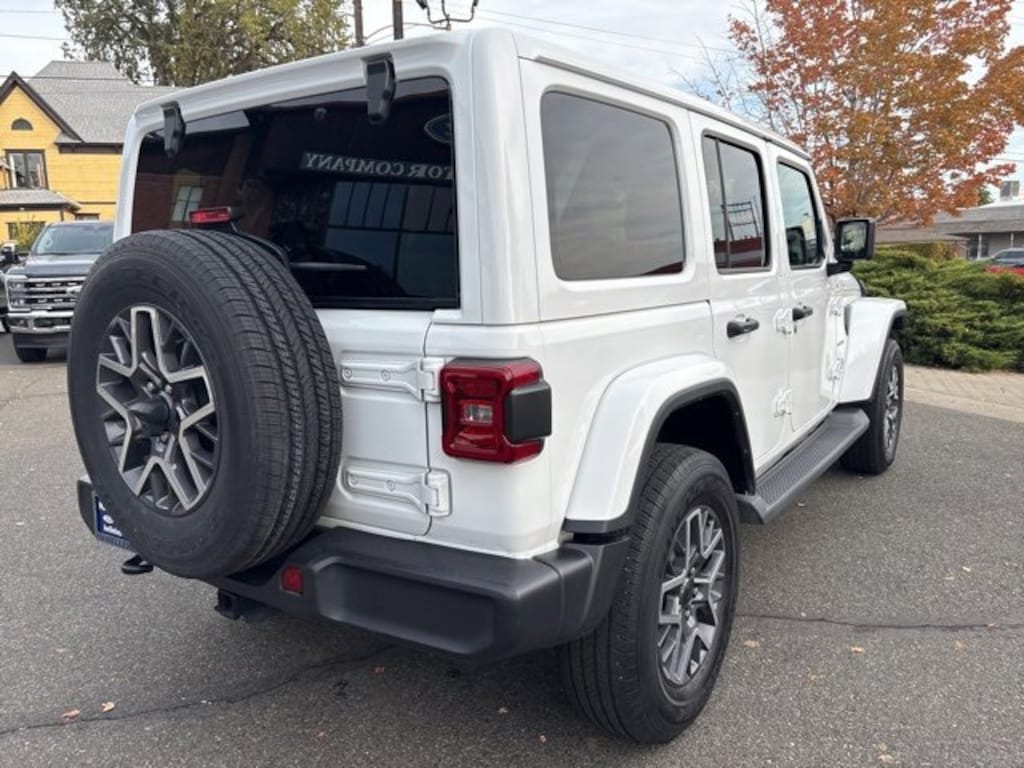 Used 2024 Jeep Wrangler Sahara SUV