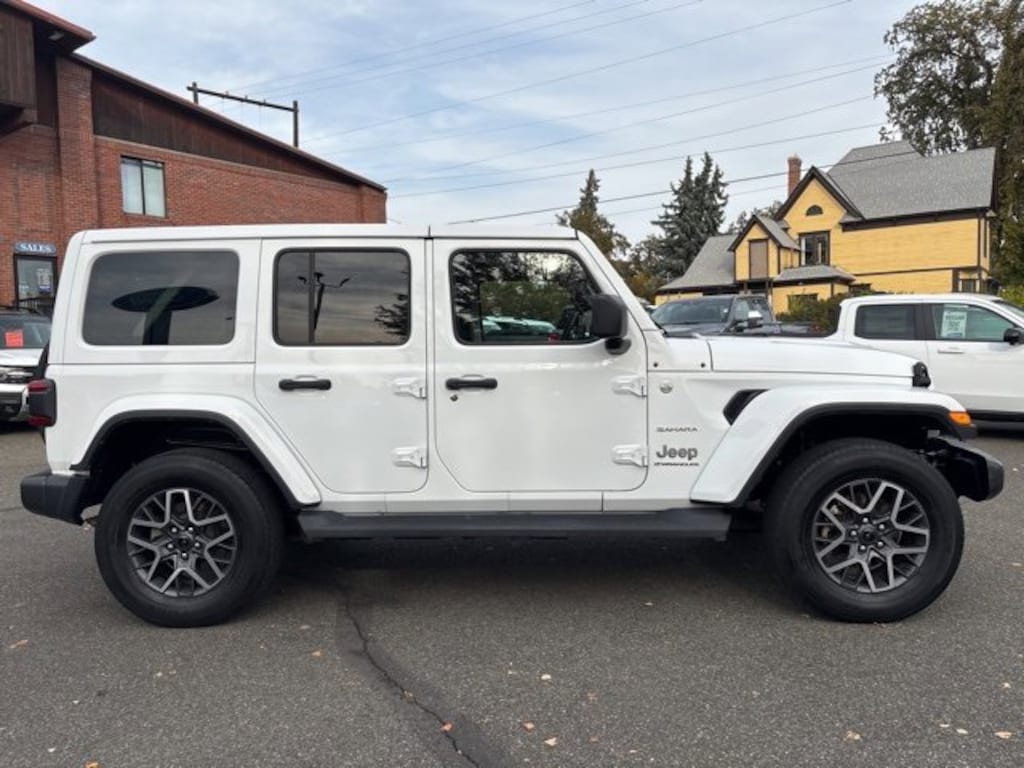Used 2024 Jeep Wrangler Sahara SUV