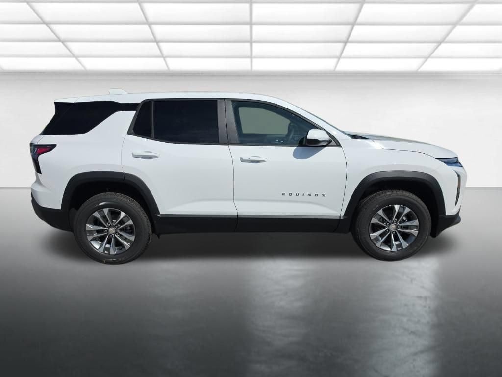 2027 Chevrolet Equinox LT - Photo 8