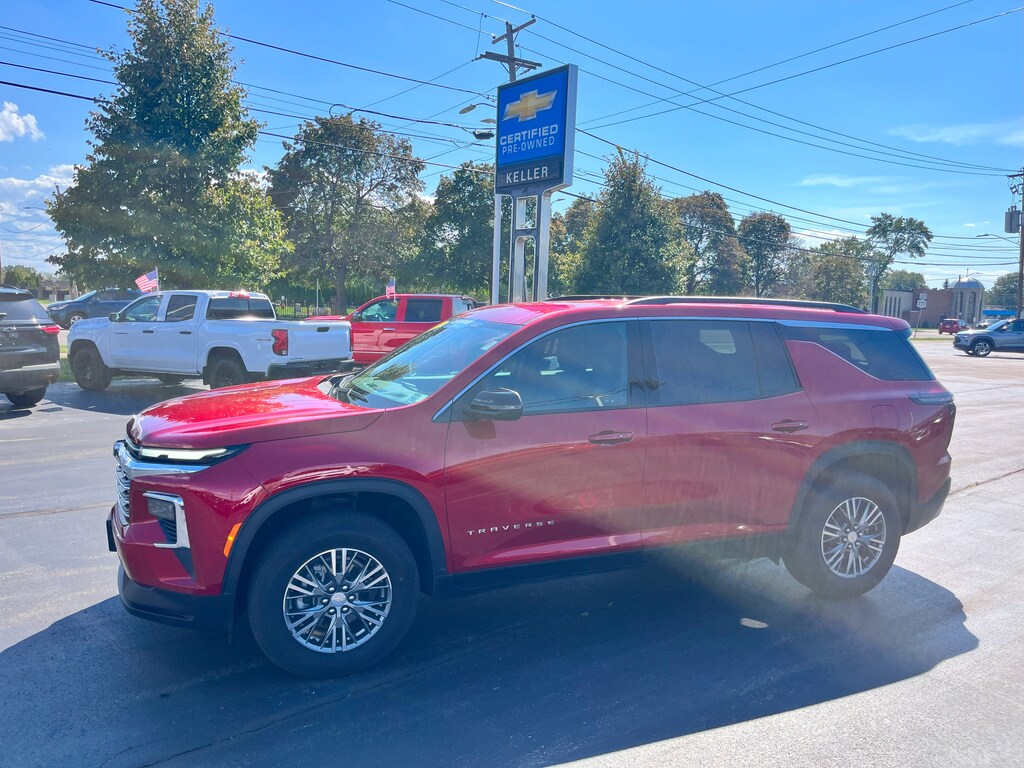 Used 2025 Chevrolet Traverse LT SUV