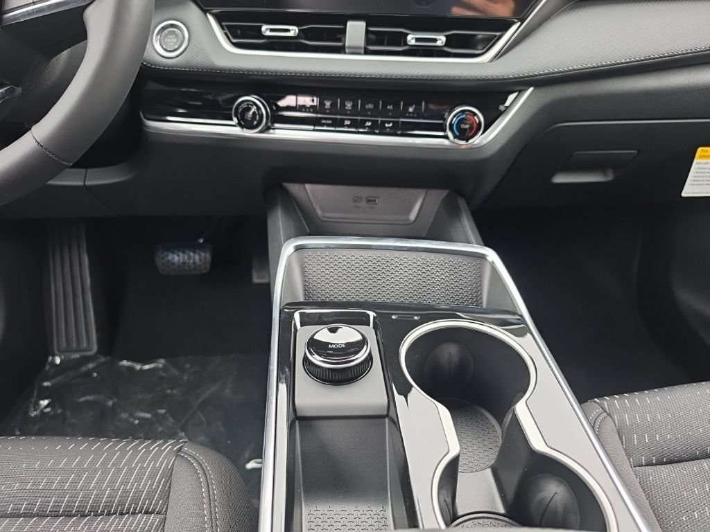 2027 Chevrolet Equinox LT - Photo 10