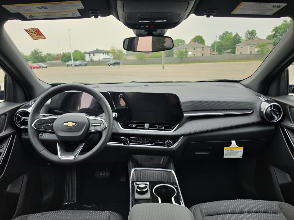 2027 Chevrolet Equinox LT - Photo 8