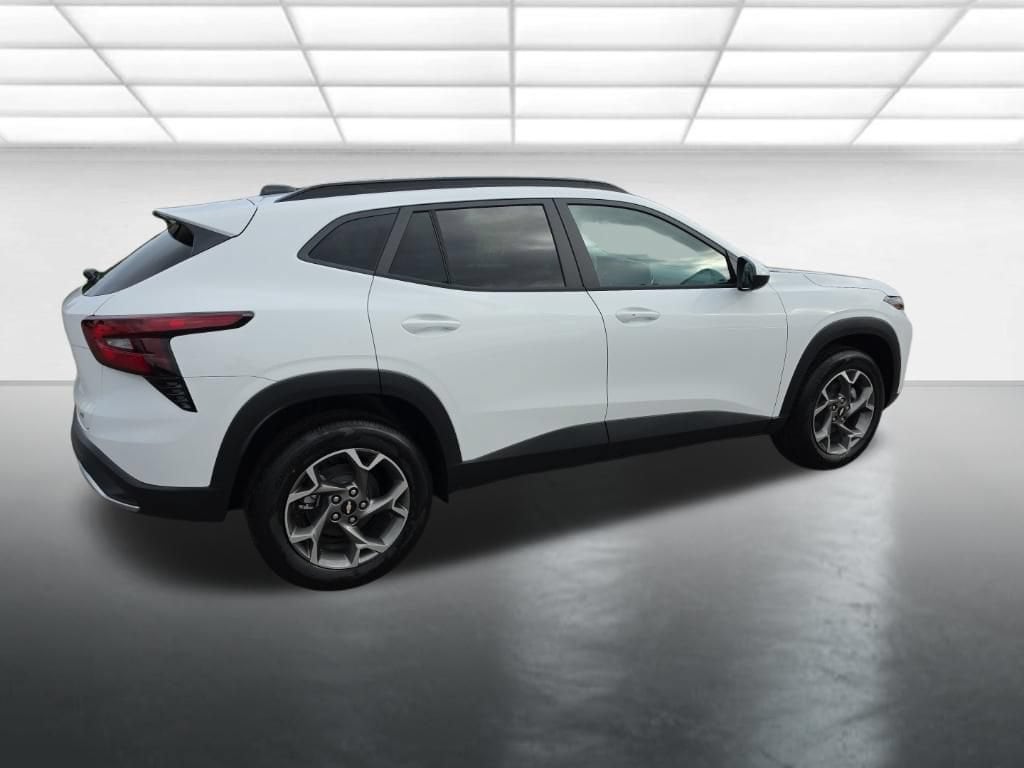 2026 Chevrolet Trax LT - Photo 7