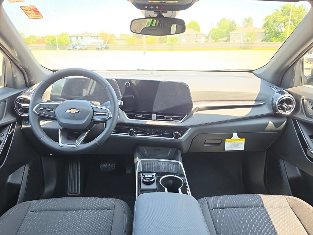 2027 Chevrolet Equinox LT - Photo 8