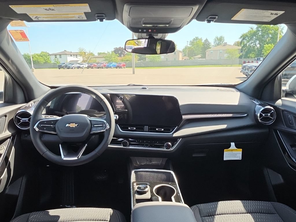 2027 Chevrolet Equinox LT - Photo 10