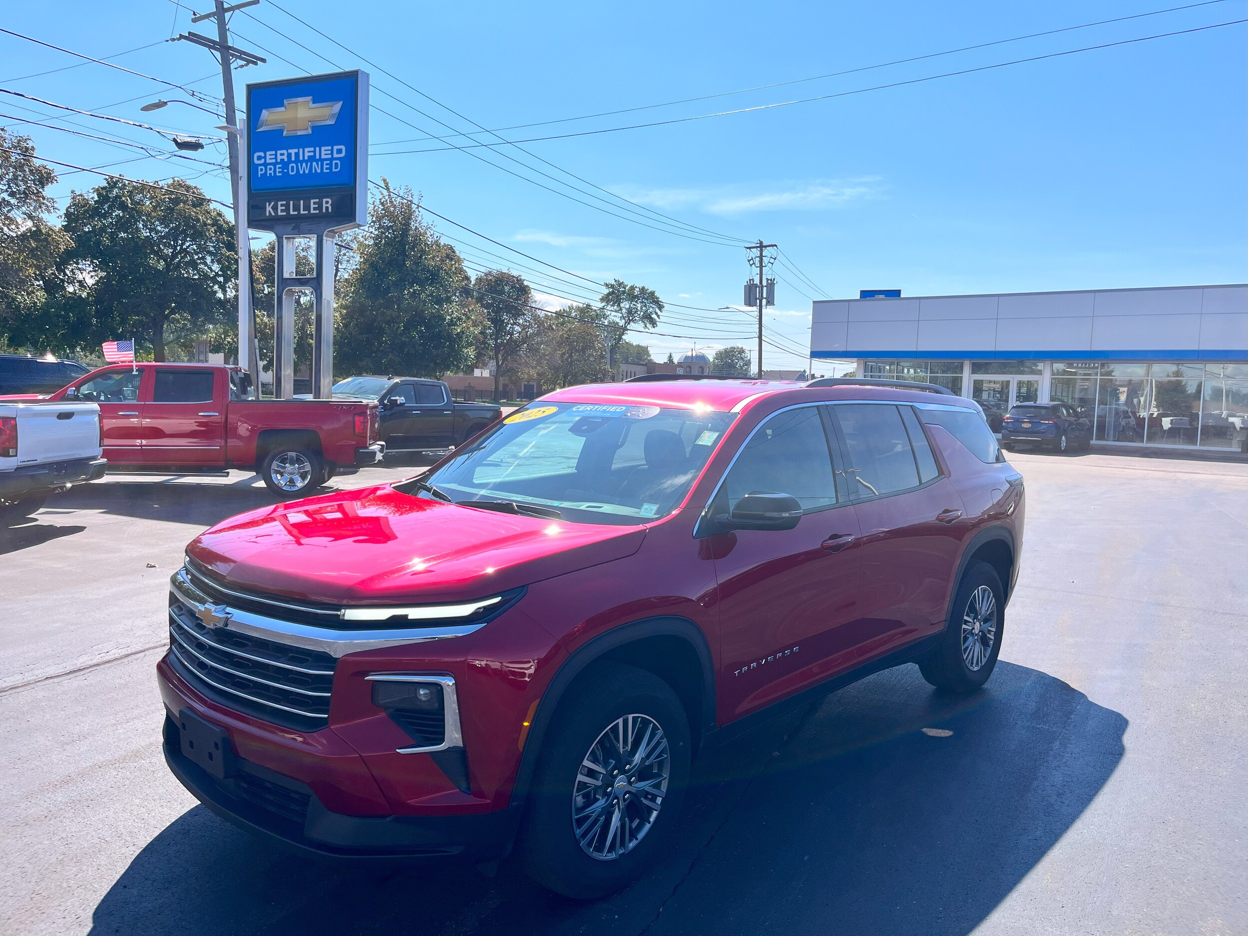 2025 Chevrolet Traverse photo 2