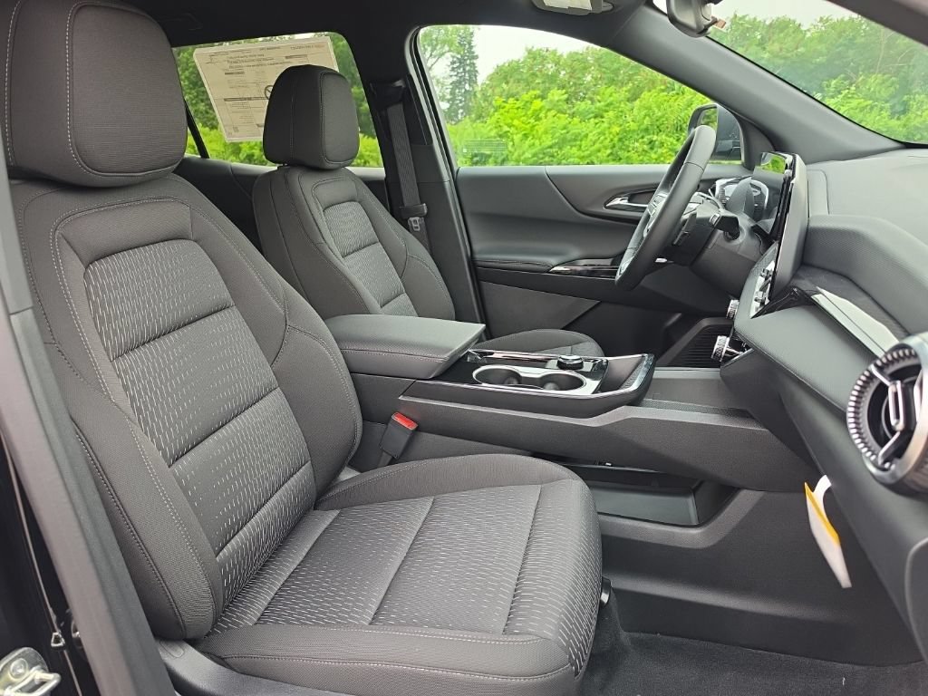 2027 Chevrolet Equinox LT - Photo 12