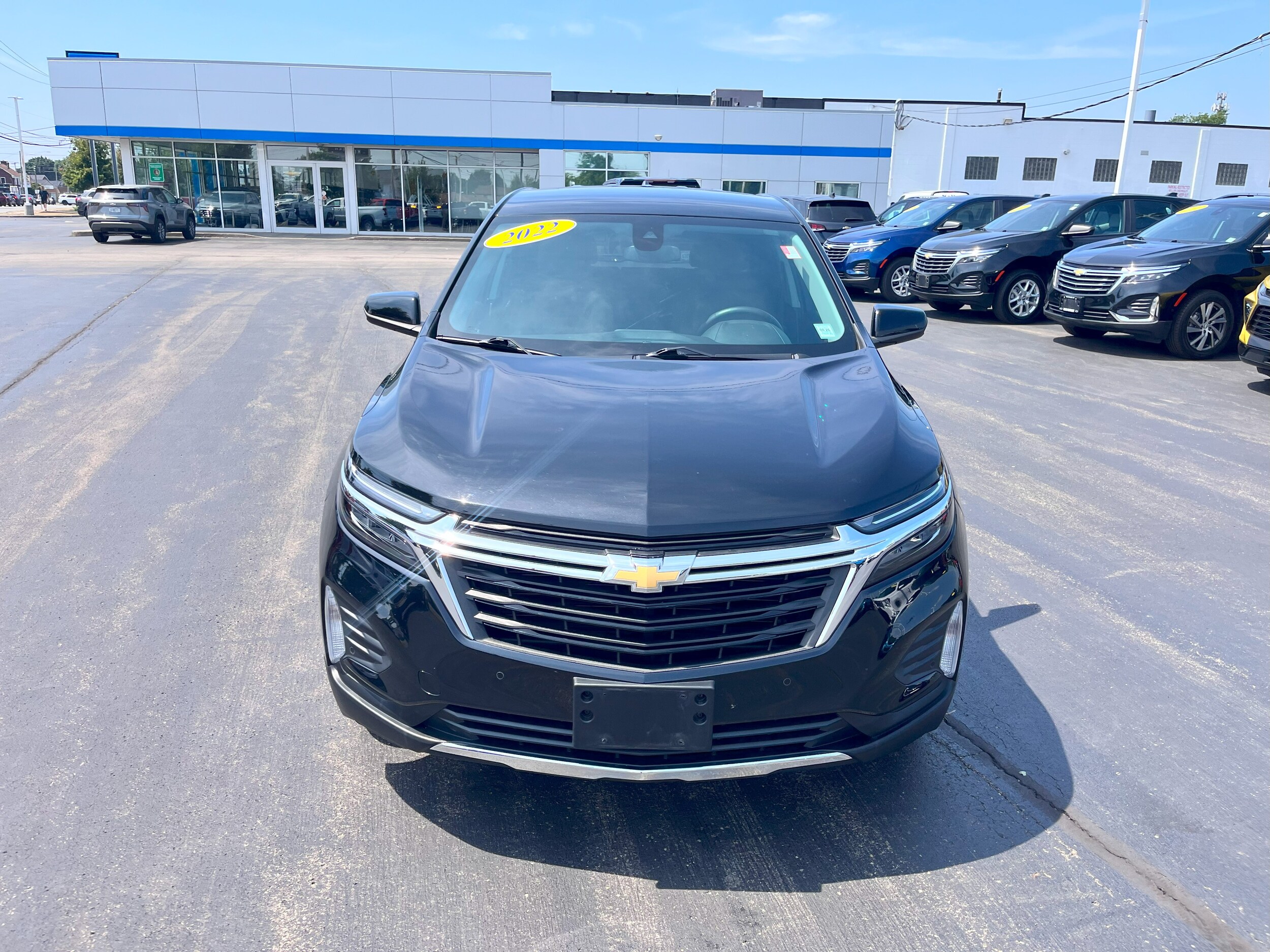 2022 Chevrolet Equinox LT photo 2