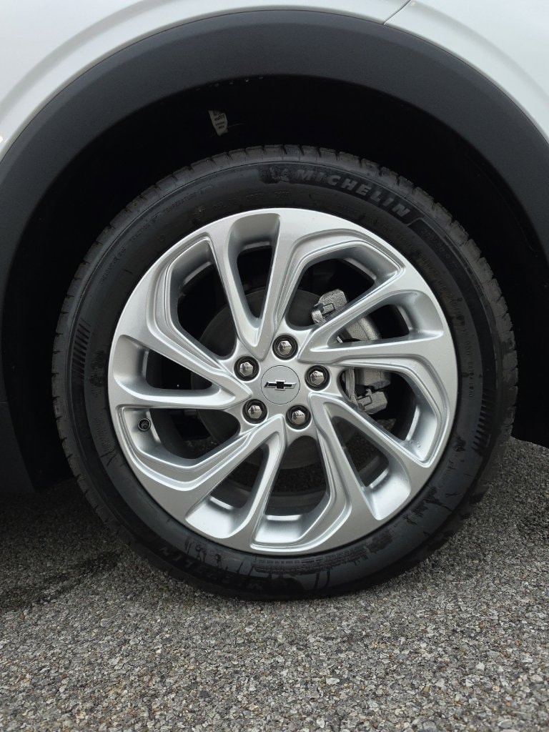 2027 Chevrolet Bolt LT - Photo 9