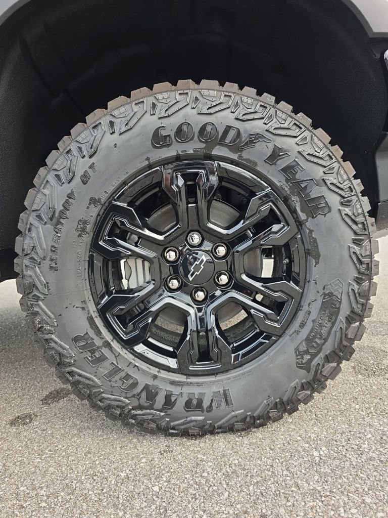 2026 Chevrolet Silverado 1500 ZR2 - Photo 10