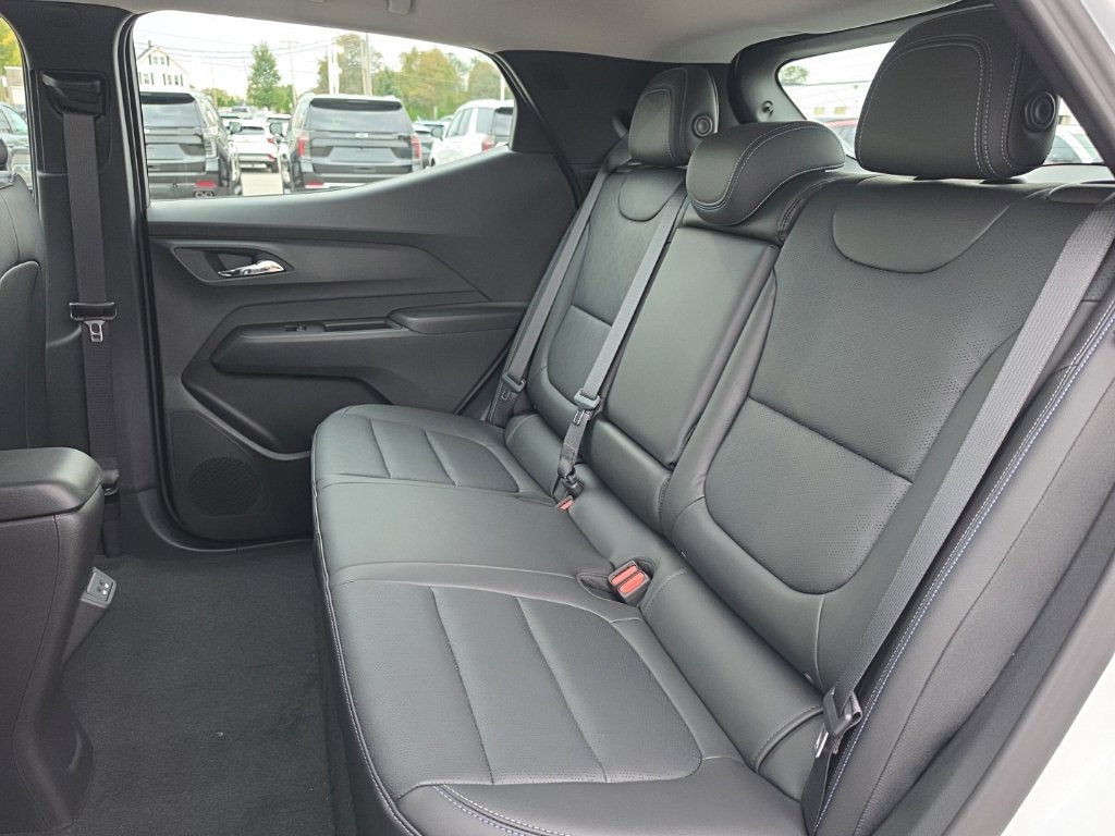 2027 Chevrolet Bolt LT - Photo 18