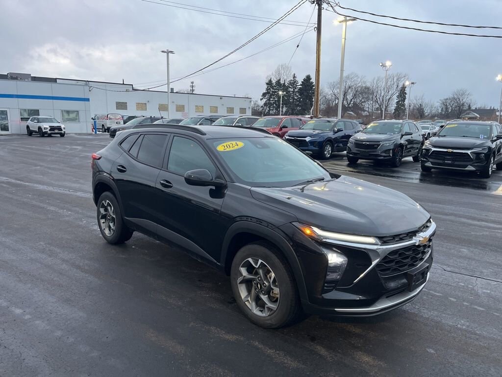 Used 2024 Chevrolet Trax LT SUV