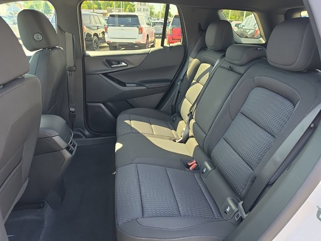 2027 Chevrolet Equinox LT - Photo 18