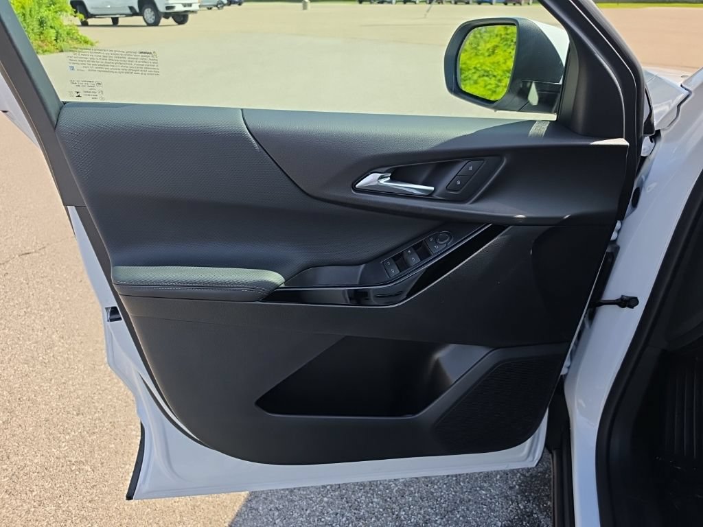 2027 Chevrolet Equinox LT - Photo 20