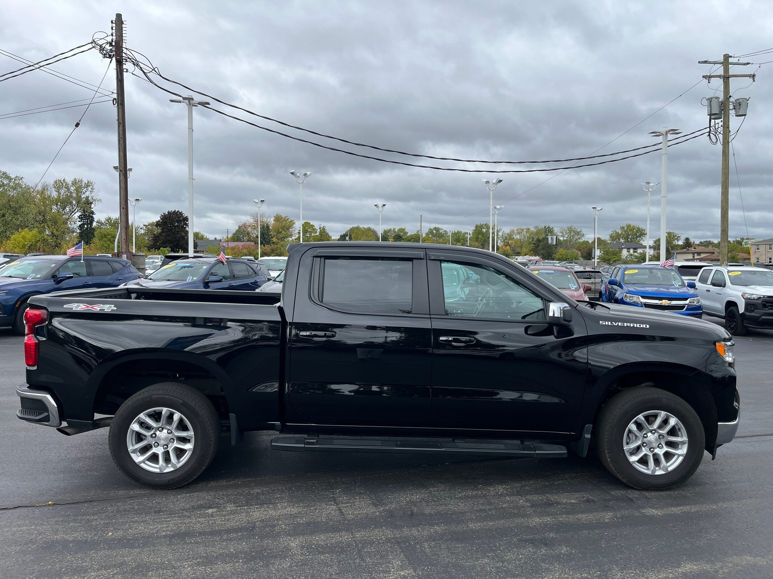 2022 Chevrolet Silverado 1500 LT photo 4