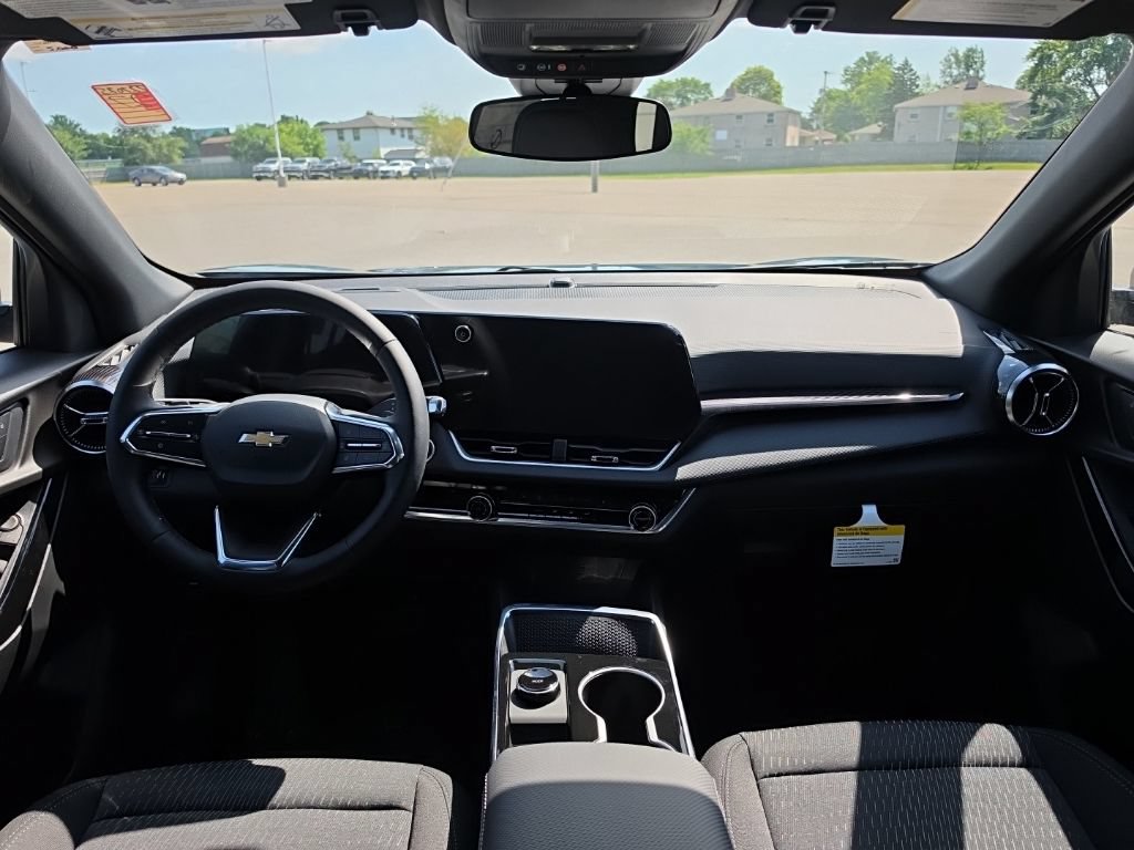 2027 Chevrolet Equinox LT - Photo 8