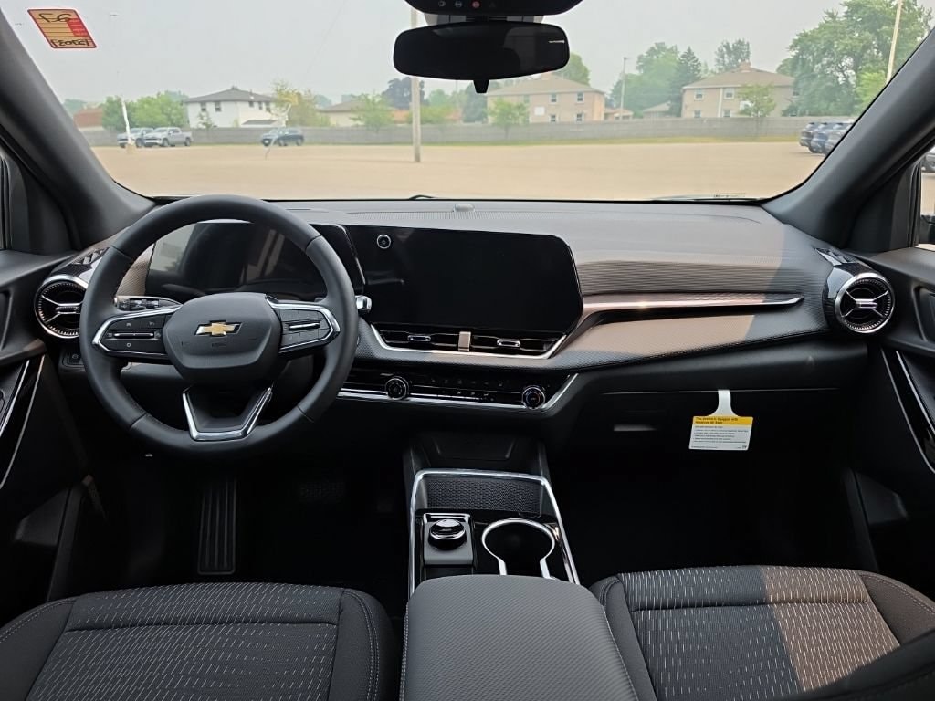 2027 Chevrolet Equinox LT - Photo 8