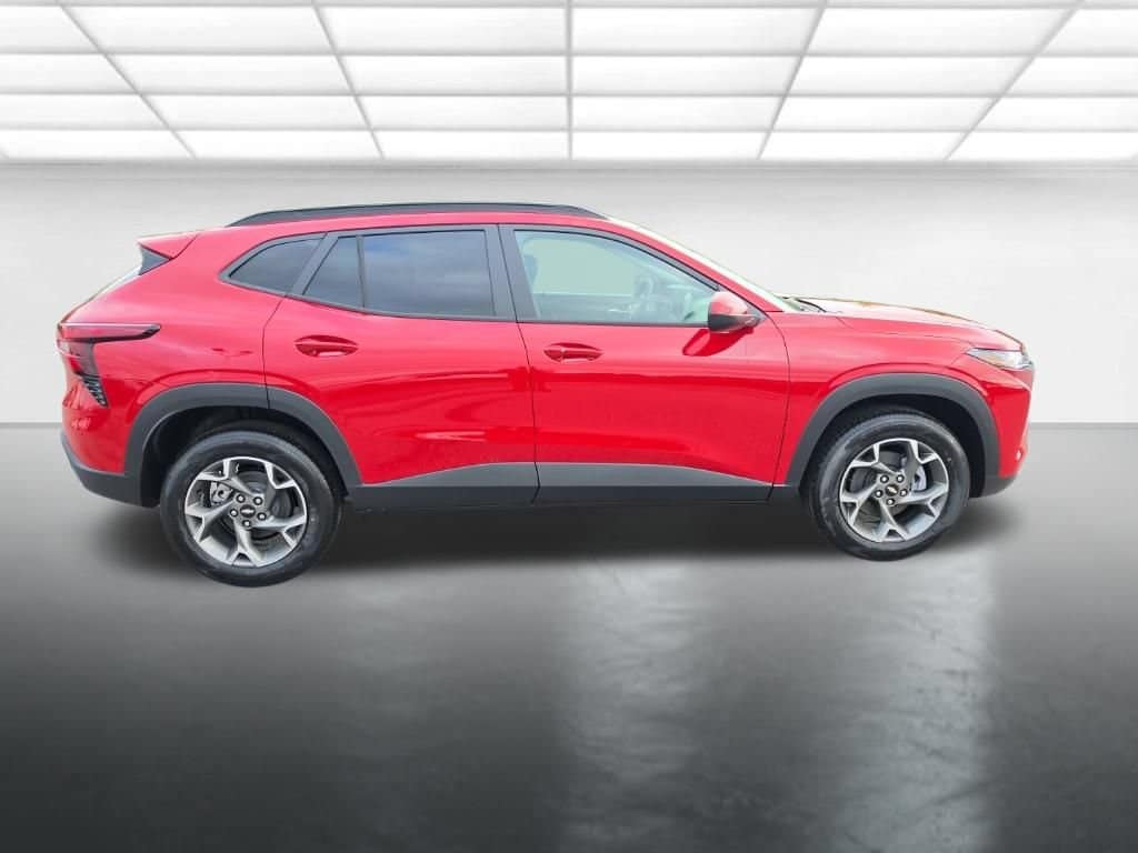 2026 Chevrolet Trax LT - Photo 8