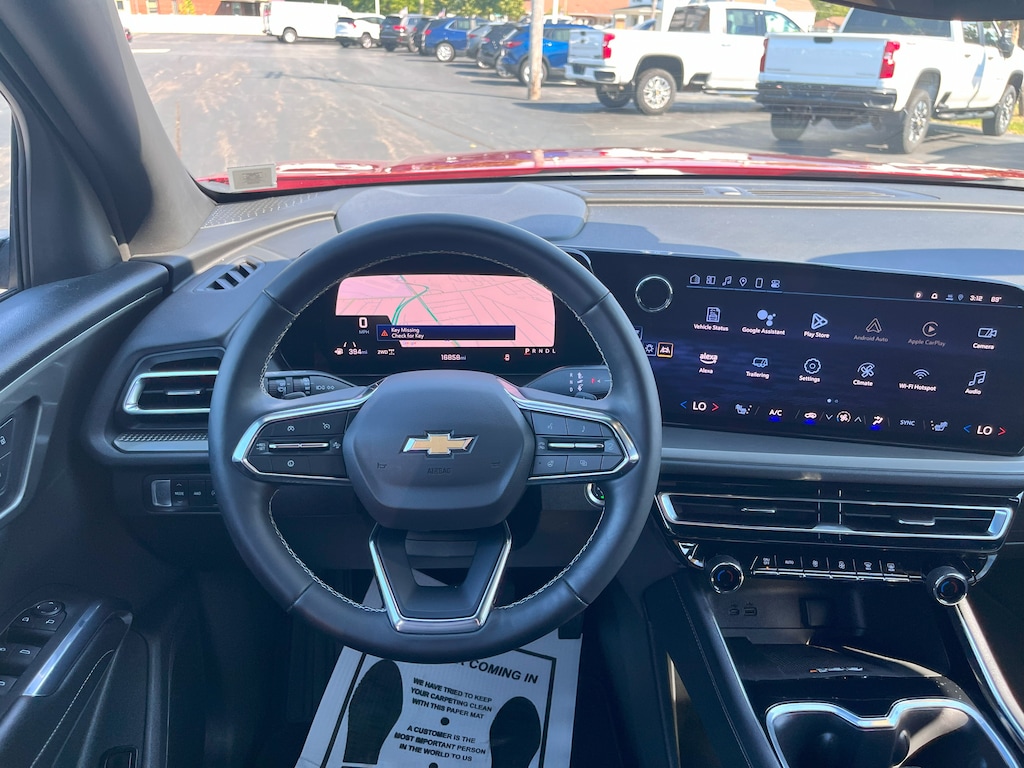 Used 2025 Chevrolet Traverse LT SUV