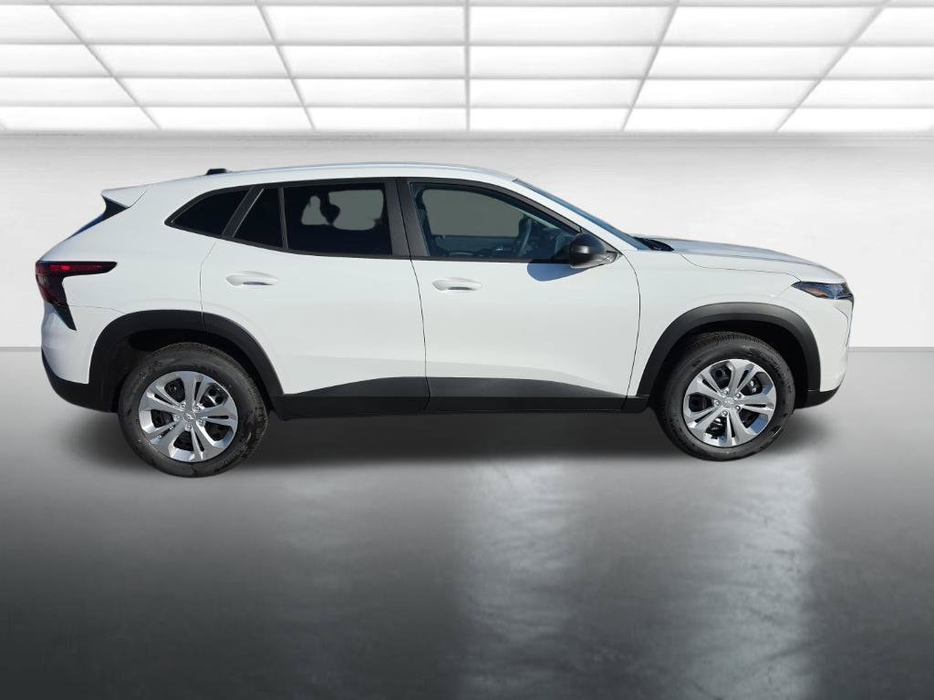 2026 Chevrolet Trax LS - Photo 8