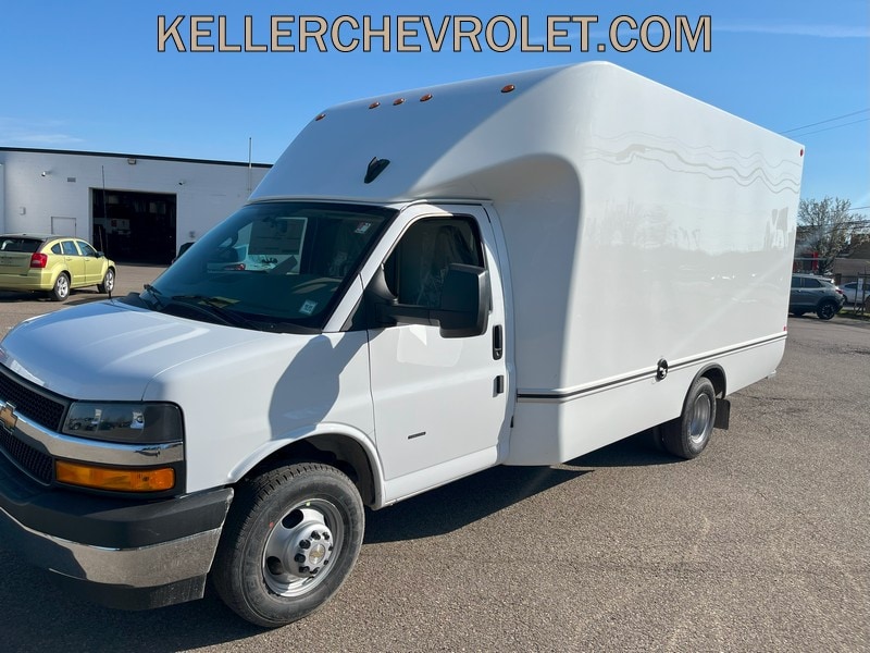 2025 Chevrolet Express Cutaway Base's photo