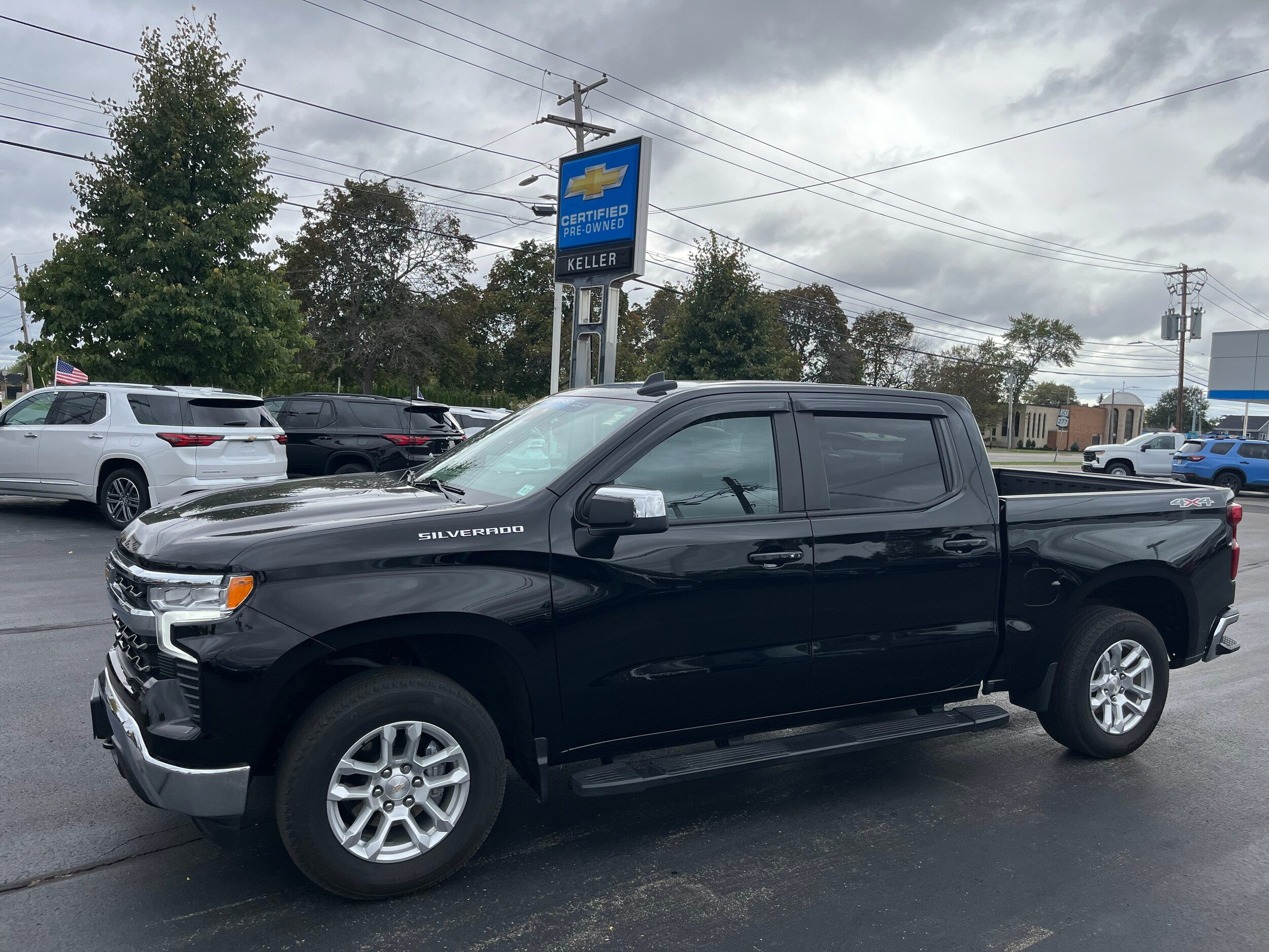 2022 Chevrolet Silverado 1500 LT photo 3