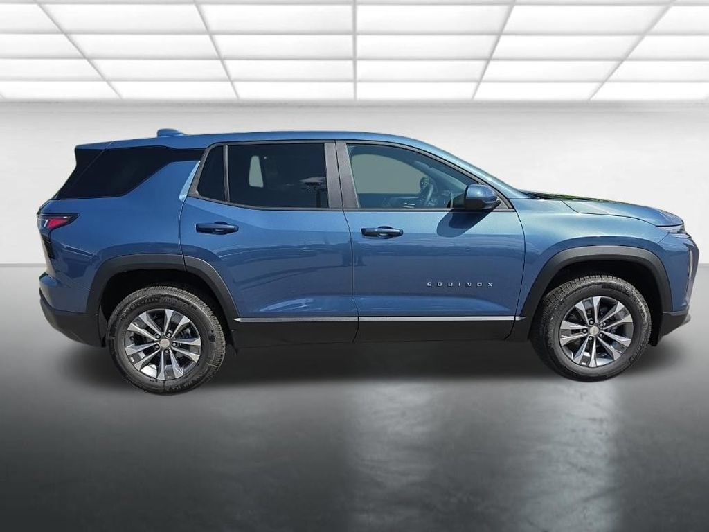 2027 Chevrolet Equinox LT - Photo 6