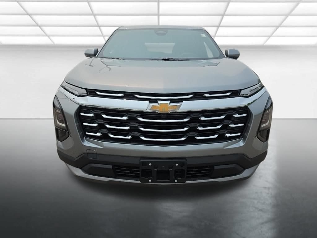 2027 Chevrolet Equinox LT - Photo 2