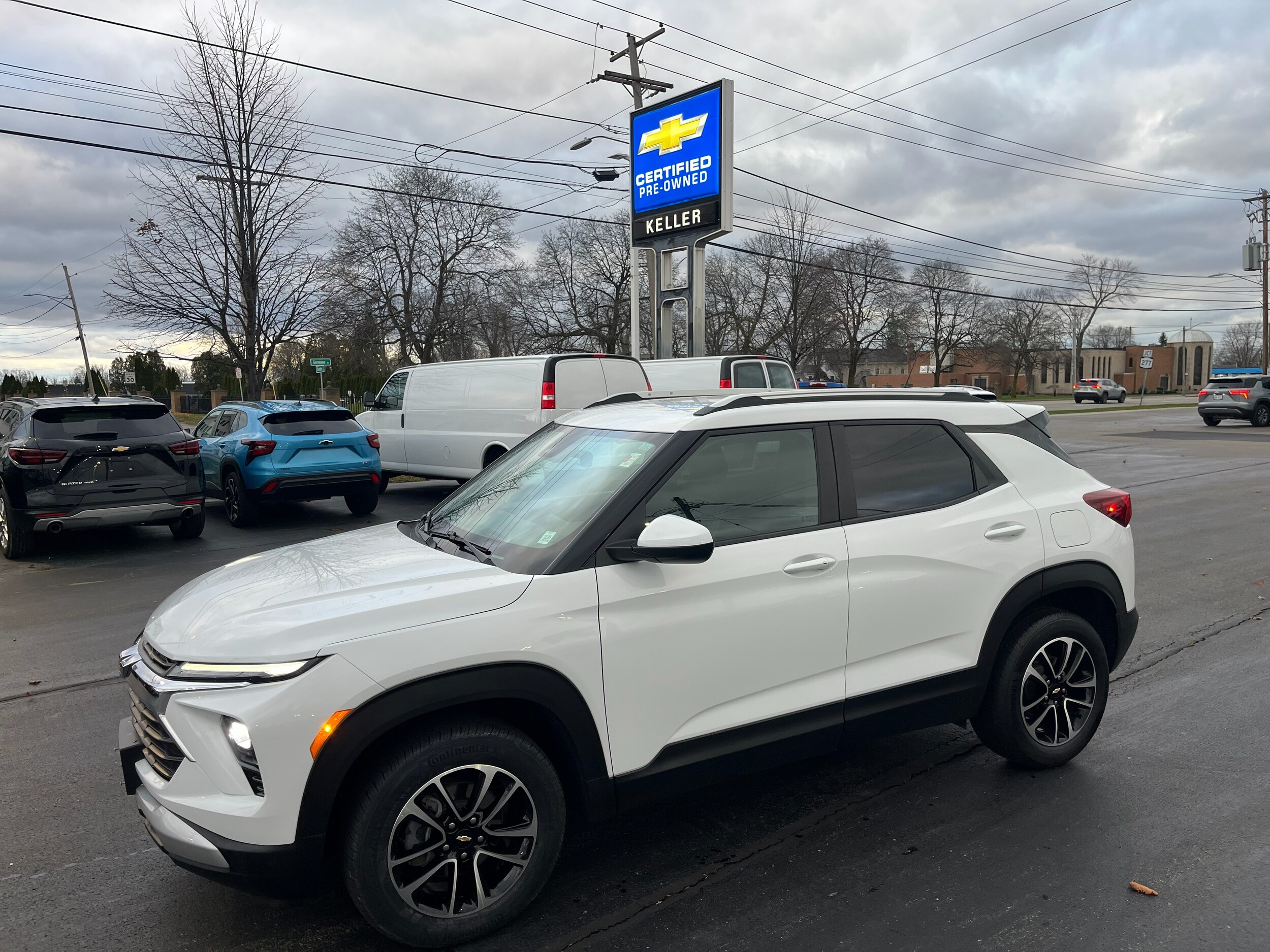 2024 Chevrolet Trailblazer LT photo 2