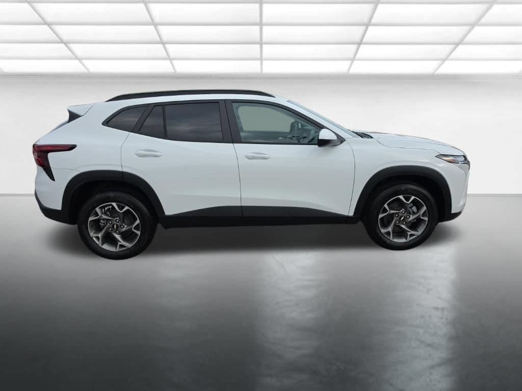 2026 Chevrolet Trax LT - Photo 8