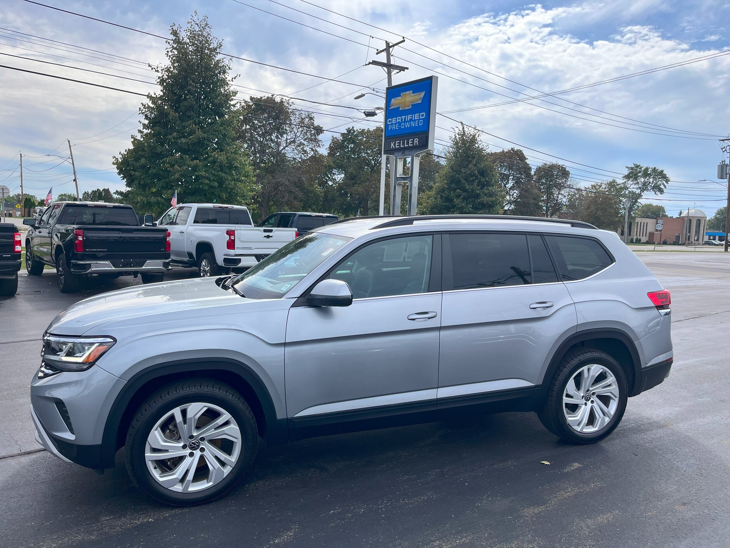 2023 Volkswagen Atlas SE Technology photo 2