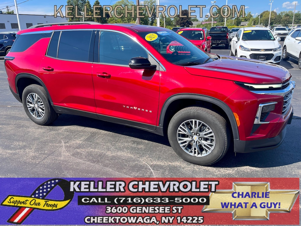 Used 2025 Chevrolet Traverse LT SUV