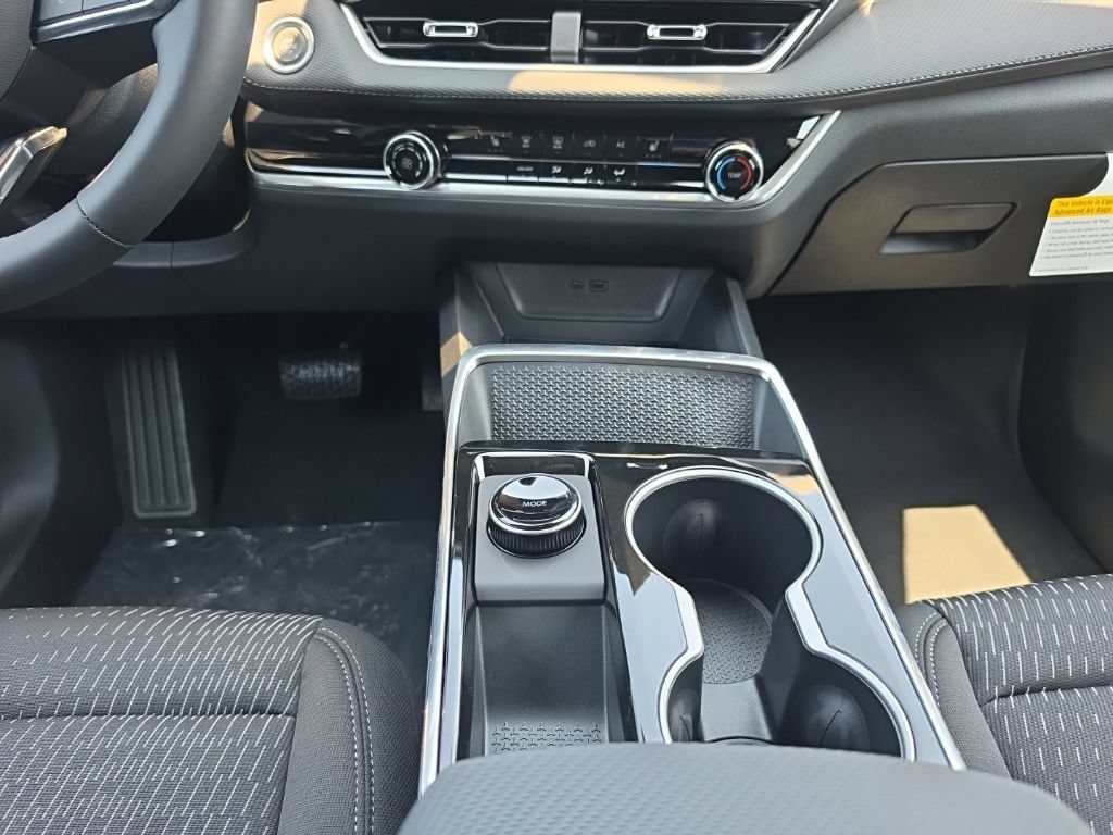 2027 Chevrolet Equinox LT - Photo 10