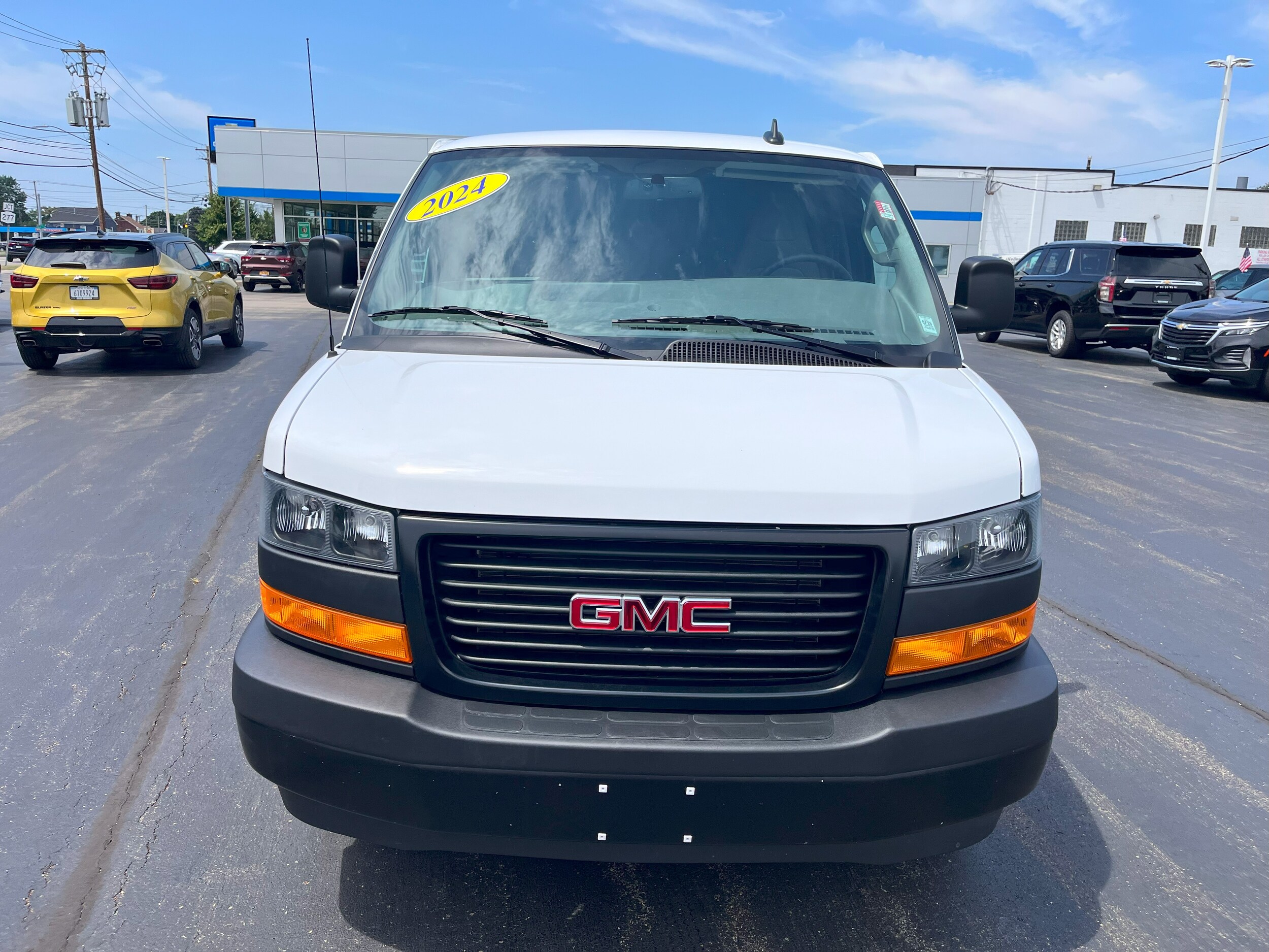 2024 Gmc Savana Cargo 2500 photo 2