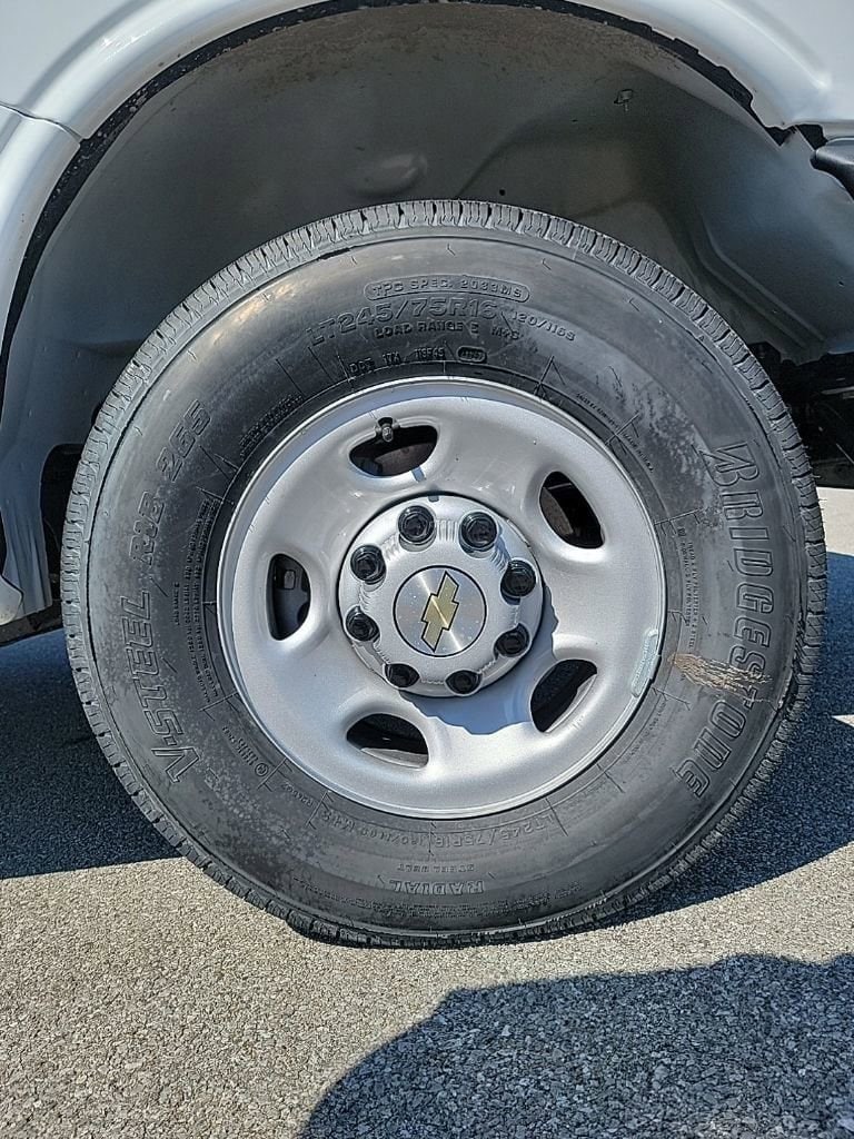 2026 Chevrolet Express Cargo Work Van - Photo 6