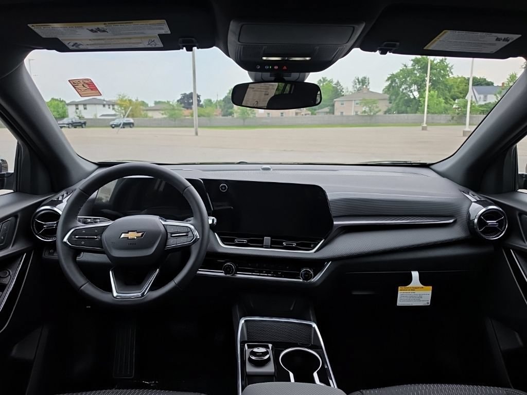 2027 Chevrolet Equinox LT - Photo 8