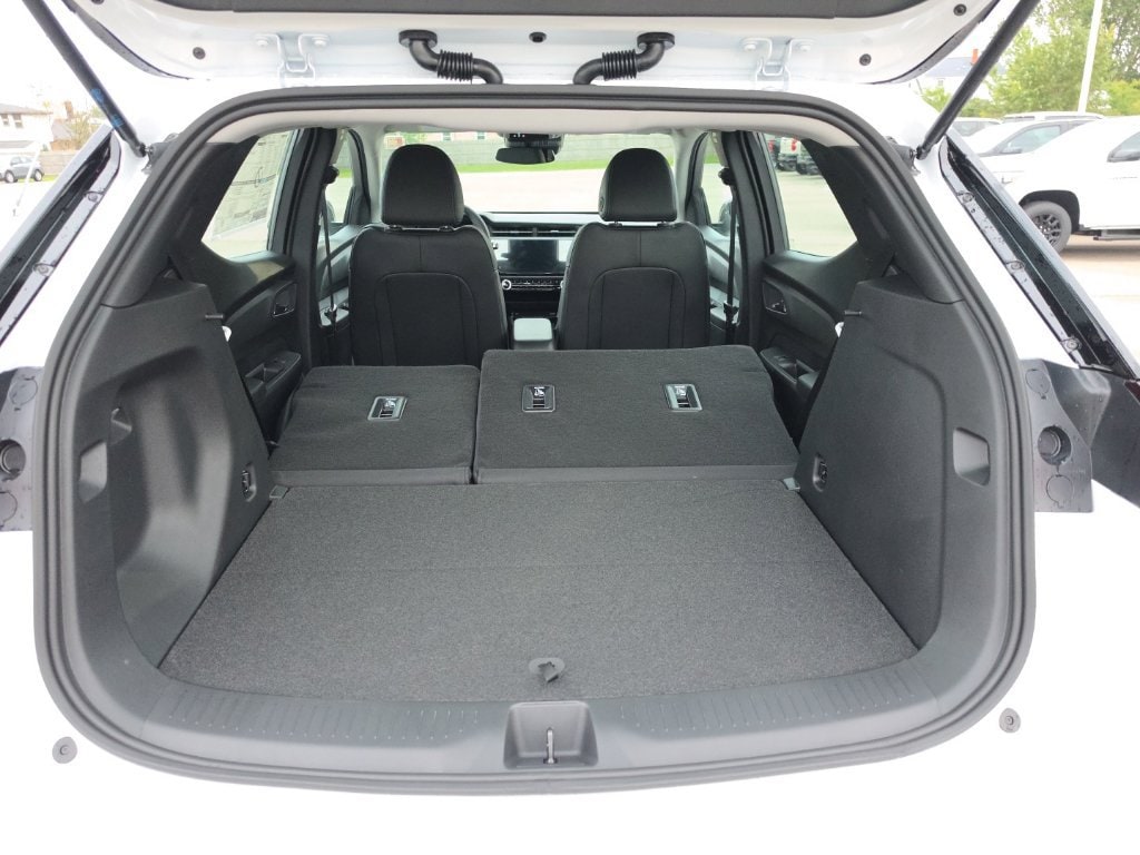 2027 Chevrolet Bolt LT - Photo 20