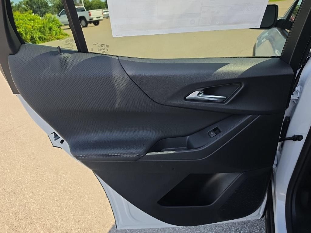 2027 Chevrolet Equinox LT - Photo 21