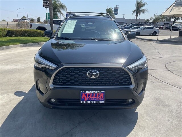 2023 Toyota Corolla Cross XLE photo 3
