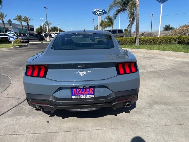 2025 Ford Mustang EcoBoost photo 4