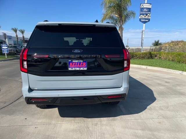 2025 Ford Expedition photo 4