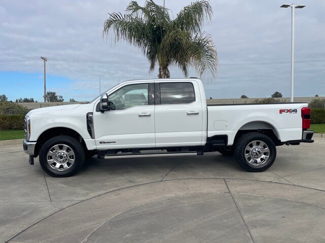 2026 Ford F-350 Lariat photo 2