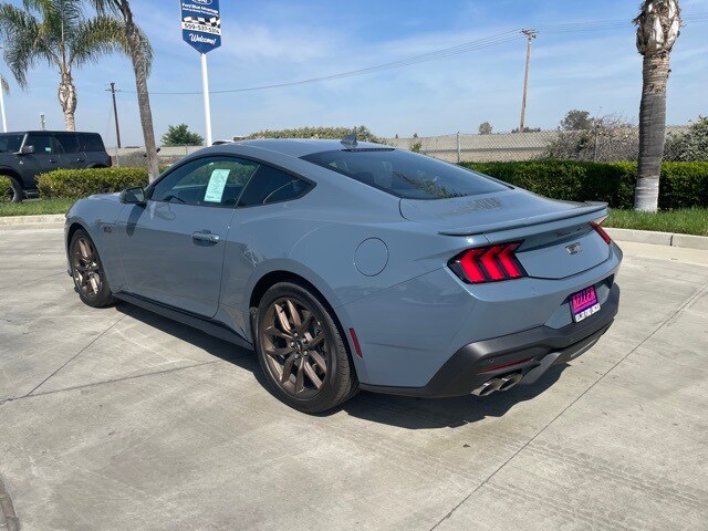 2025 Ford Mustang GT Premium photo 3
