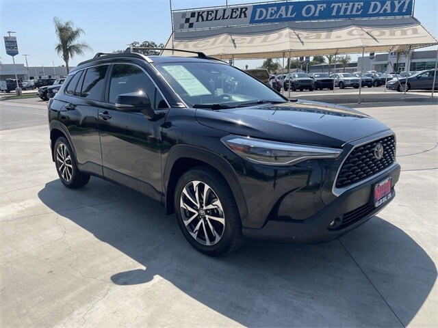 2023 Toyota Corolla Cross XLE photo 2