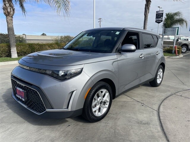 2023 Kia Soul LX photo 2