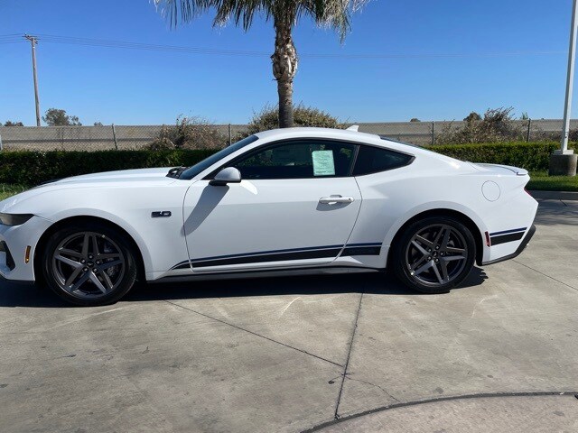 2025 Ford Mustang GT Premium photo 2