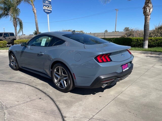 2025 Ford Mustang EcoBoost photo 3