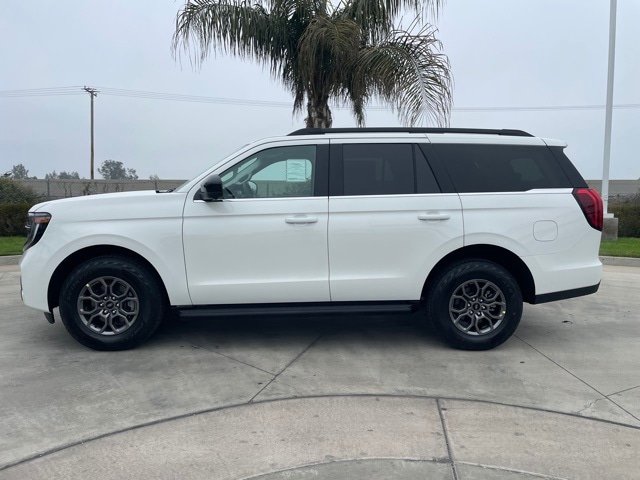 2026 Ford Expedition photo 2