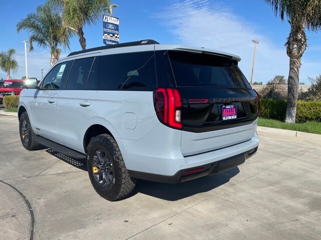 2025 Ford Expedition photo 3